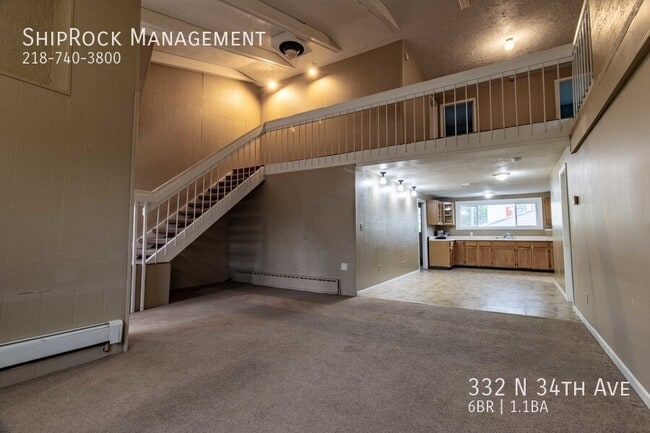 Building Photo - 332 N 34th Ave E