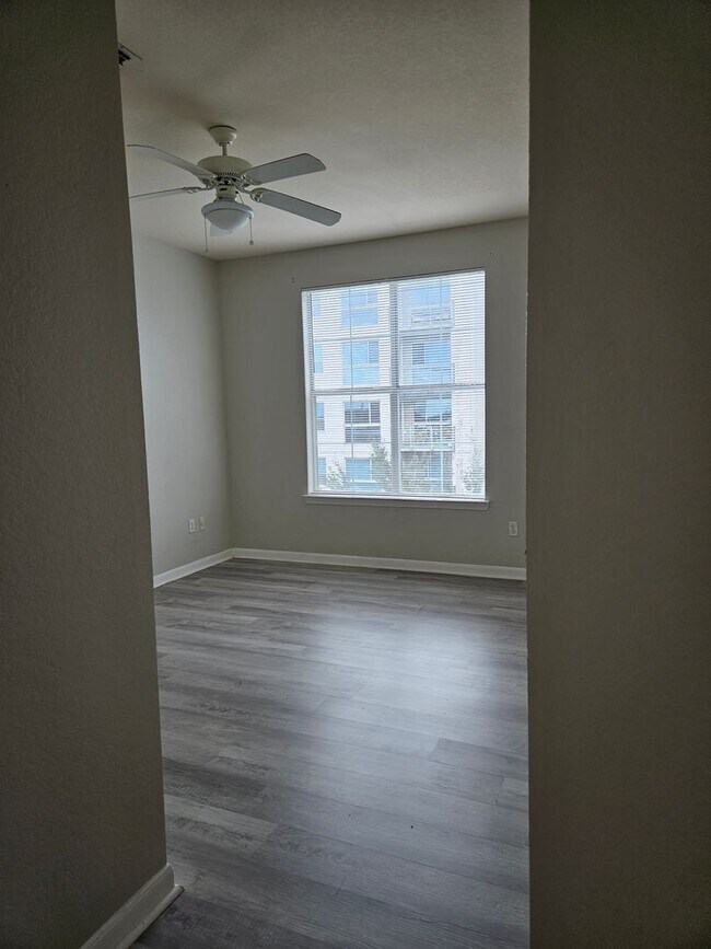 Building Photo - Nice 2/2 overlooking North Orange with Fireplace-FREE WATER/SEWER!