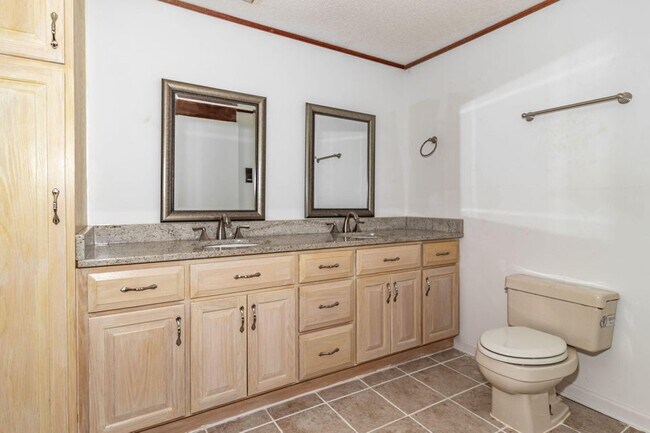 Building Photo - 2865 Old Thomson Rd