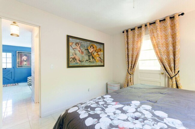 Building Photo - 1022 8th St N