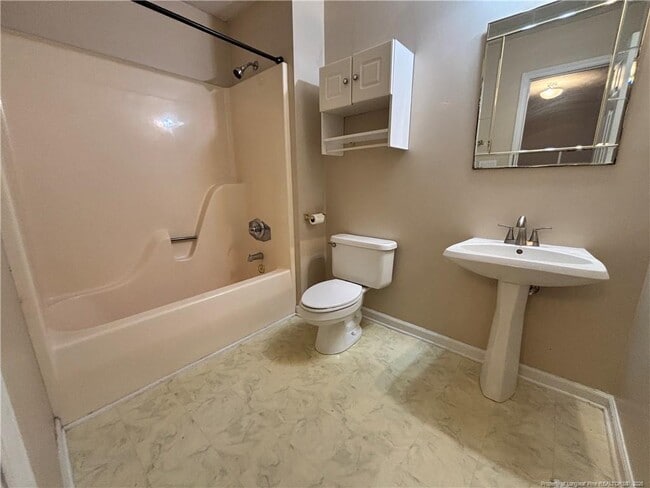 Building Photo - 3024 Coachway Dr