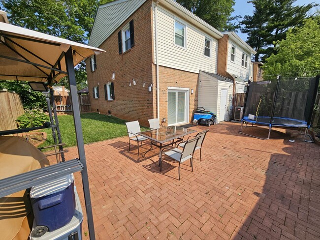 Building Photo - 4226 Embassy Dr