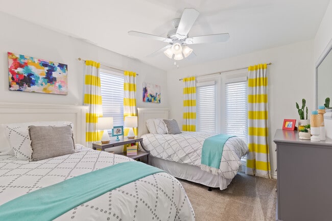 Building Photo - Lakewood