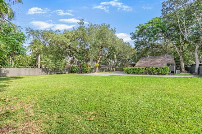 Building Photo - 6830 SW 69th Ave