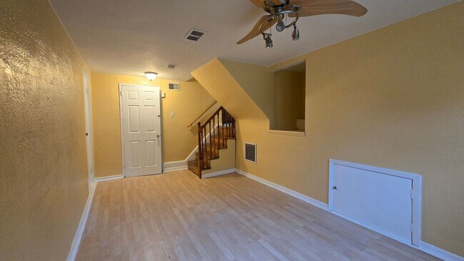 Building Photo - 5319 Frosthoffer Ave