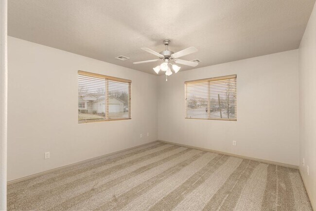 Building Photo - Single family with views and covered patio.