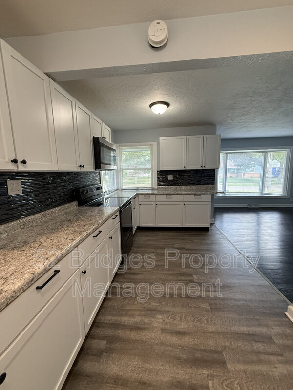 Building Photo - 2904 E 40th Ct