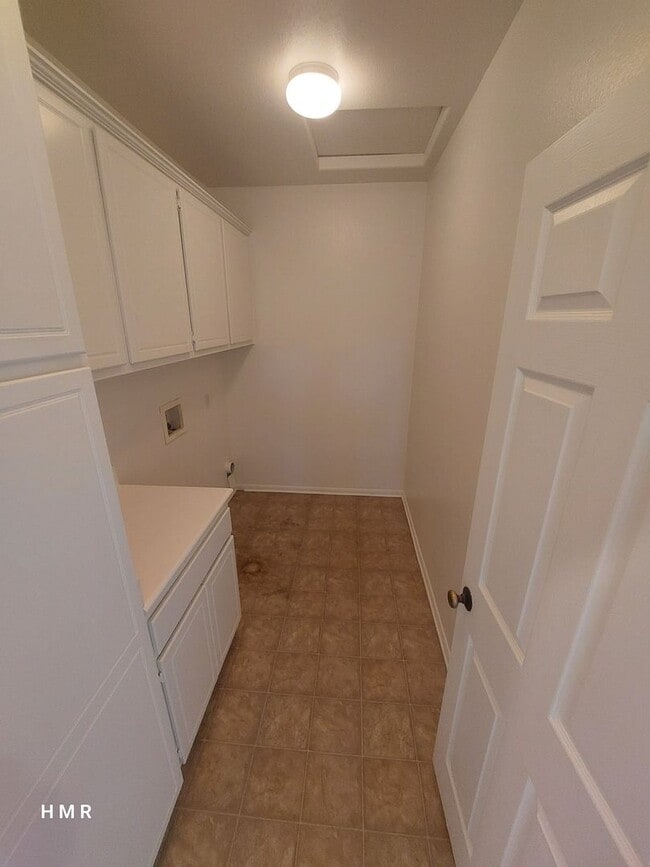Building Photo - Stunning Two-Story Home with 4 Bedrooms an...