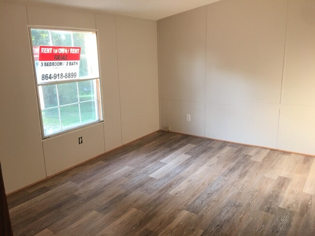 Building Photo - 476 Sharp St