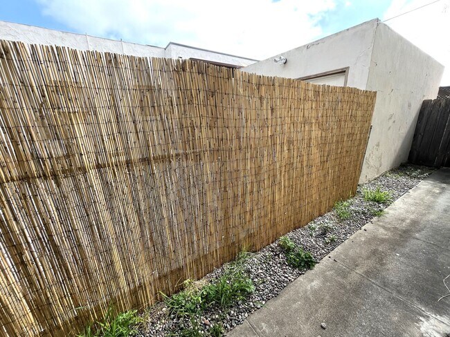 Building Photo - 1bd/1bth South Park Apartment with Plank F...