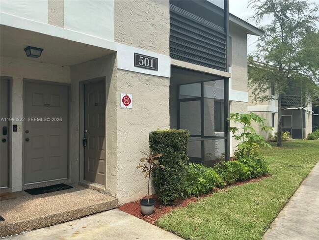 Building Photo - 501 Gardens Dr