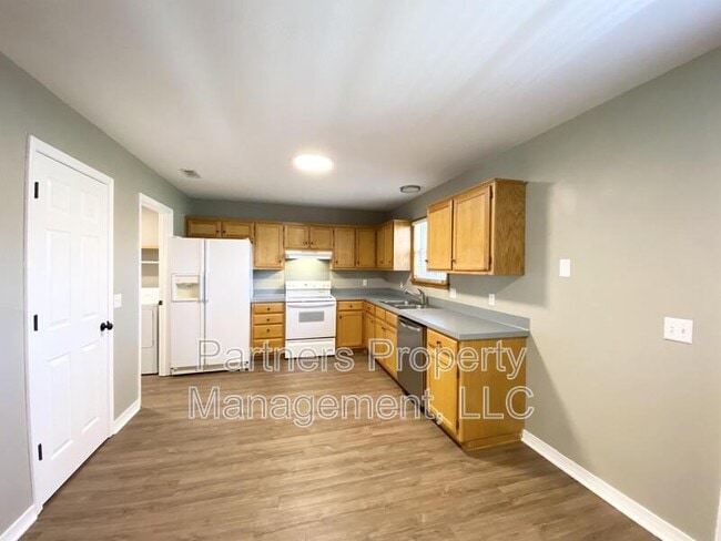 Building Photo - 831 N 54th Ave