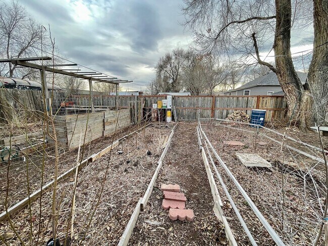 Building Photo - Adorable 2 bed 1 bath home in the heart of Fort Collins