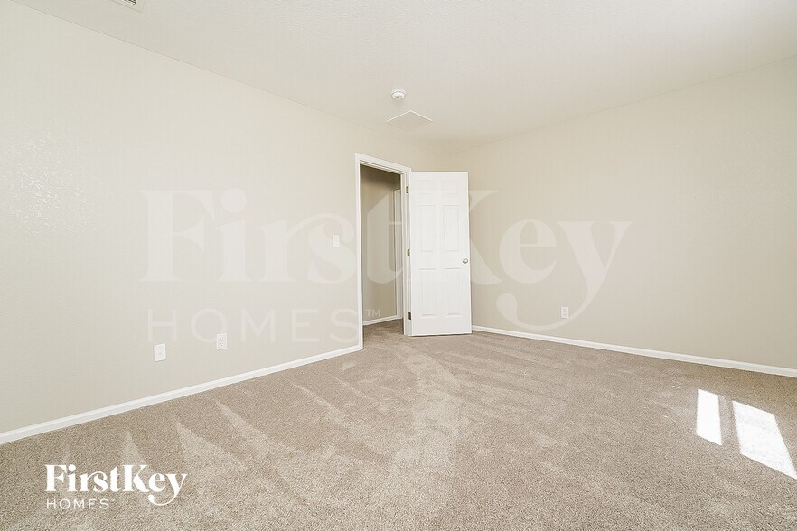 Building Photo - 61 Meadowlark Cir