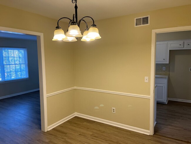 Building Photo - **UPCOMING**3 bedroom / 2 bathroom Home fo...