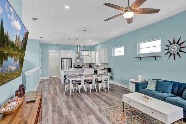 Building Photo - Luxury Beach Living Just Two Blocks from the Ocean – 4 Bed/3 Bath Fully Furnished Jacksonville Be...