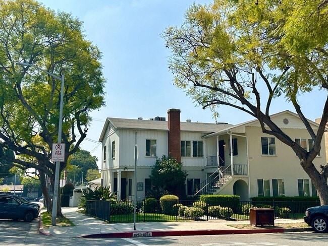 Building Photo - TRIPLEX