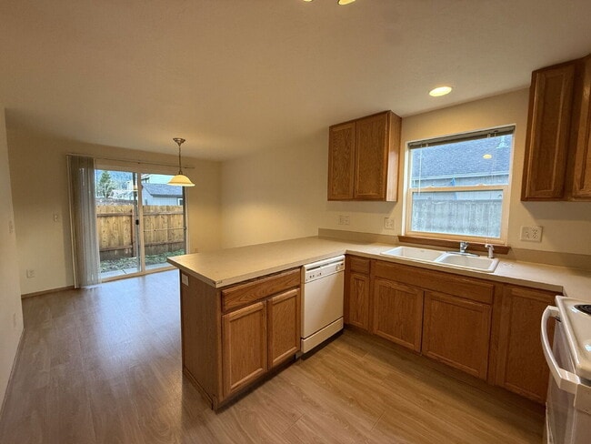 Building Photo - 6810 Aster St