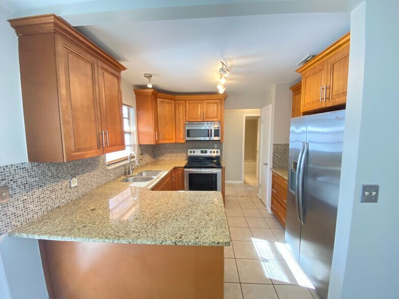 Building Photo - 2/2 home with garage - tile on inside with...