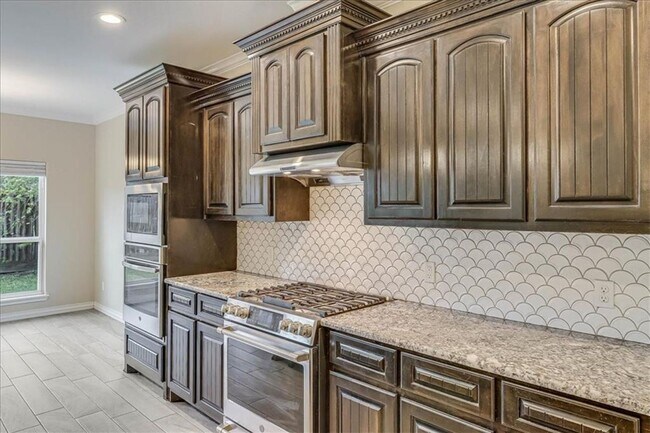 Building Photo - 6537 Paddington Dr