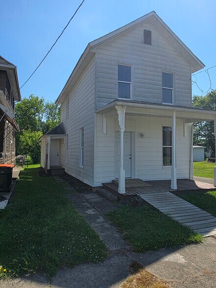 Building Photo - 150 S 5th St