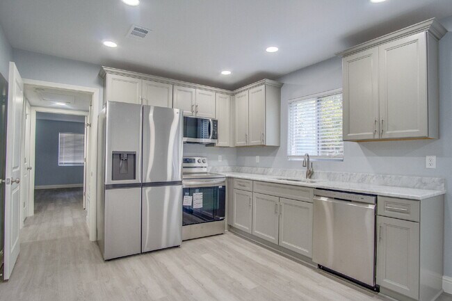 Building Photo - Updated 2BR/2BA Home Near Cordova Mall – Modern Updates & Convenient Location