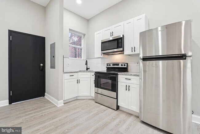 Building Photo - 916 N Arlington Ave