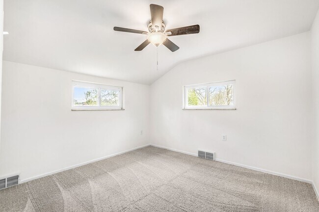 Building Photo - AVAILABLE JUNE 1ST! Fully UPDATED 3-bedroom townhouse in Overbrook!