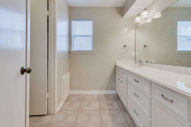 Building Photo - 22206 N Fork Dr