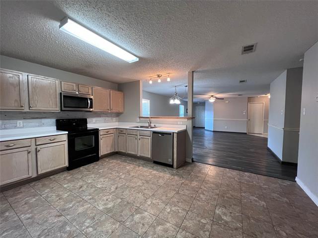 Building Photo - 5513 Wiltshire Dr