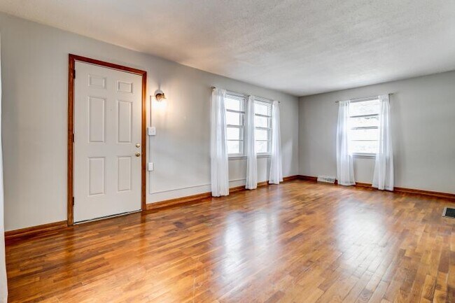 Building Photo - 1119 3rd Ave