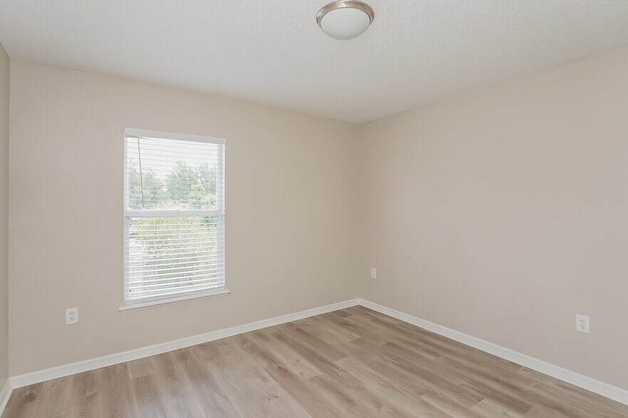 Building Photo - 12726 Kings Lake Dr