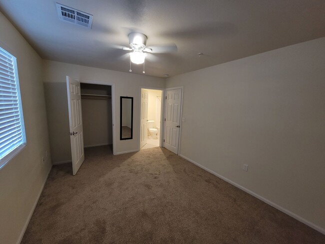 Building Photo - Stunning 4-Bedroom Home in Imperial