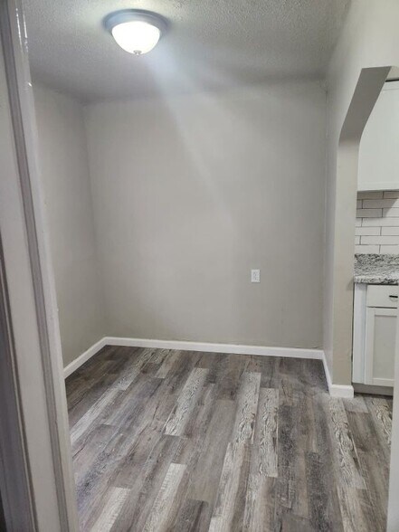 Building Photo - 14945 Lappin St