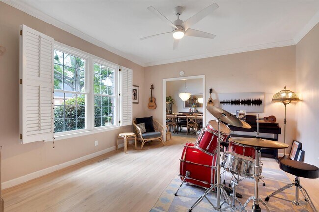Building Photo - Beautiful Home in the Heart of Greenville