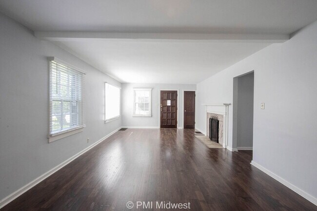 Building Photo - Charming 2 Bed, 1 Bath Duplex with House-L...