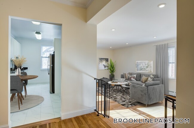 Building Photo - 1539 Beacon St