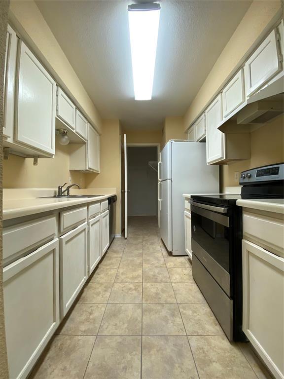 Building Photo - 9700 Leawood Blvd