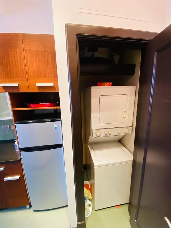 Building Photo - 12 W Poplar Ave