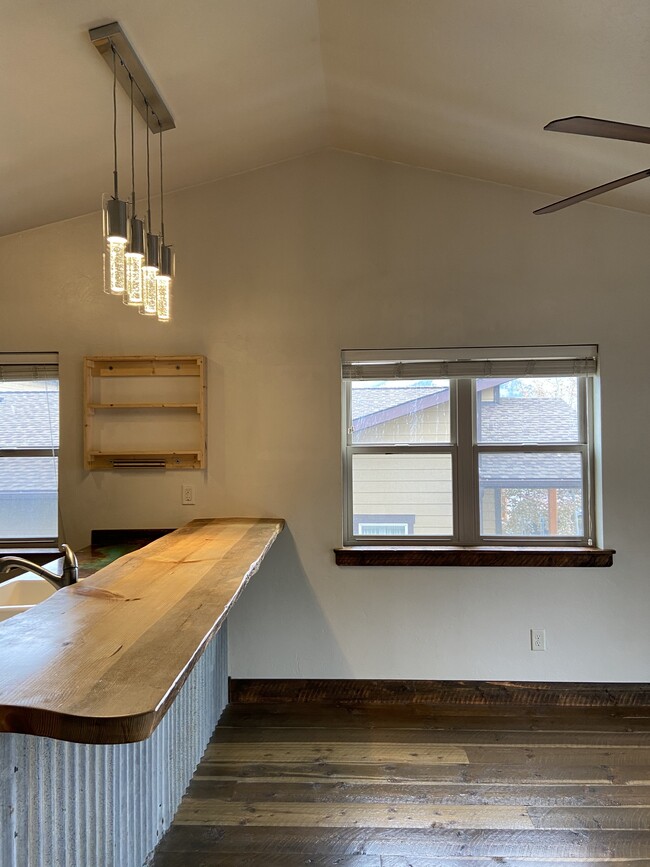 Building Photo - 11007 Cayuse Ct