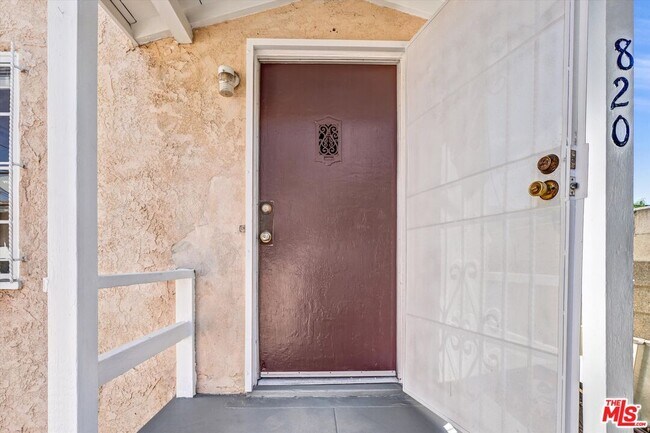 Building Photo - 820 S Grevillea Ave