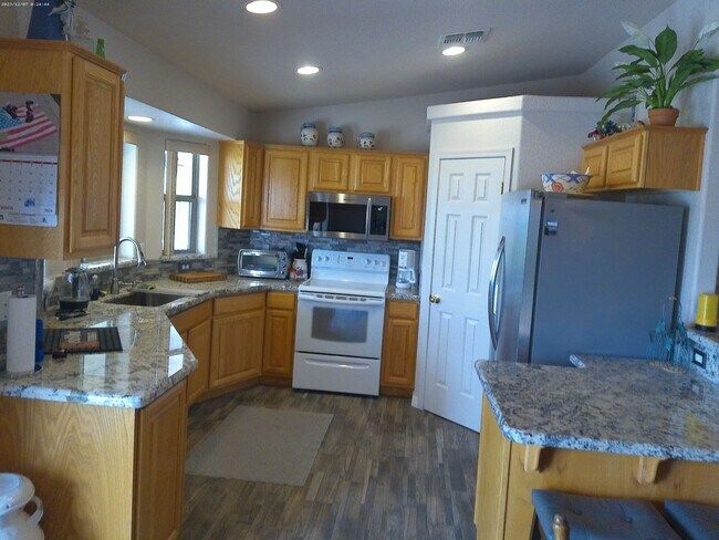 Building Photo - 1740 Quartz Ln