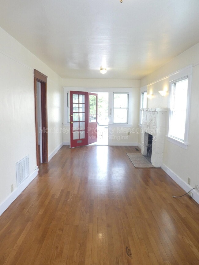 Building Photo - 668 Van Buren St