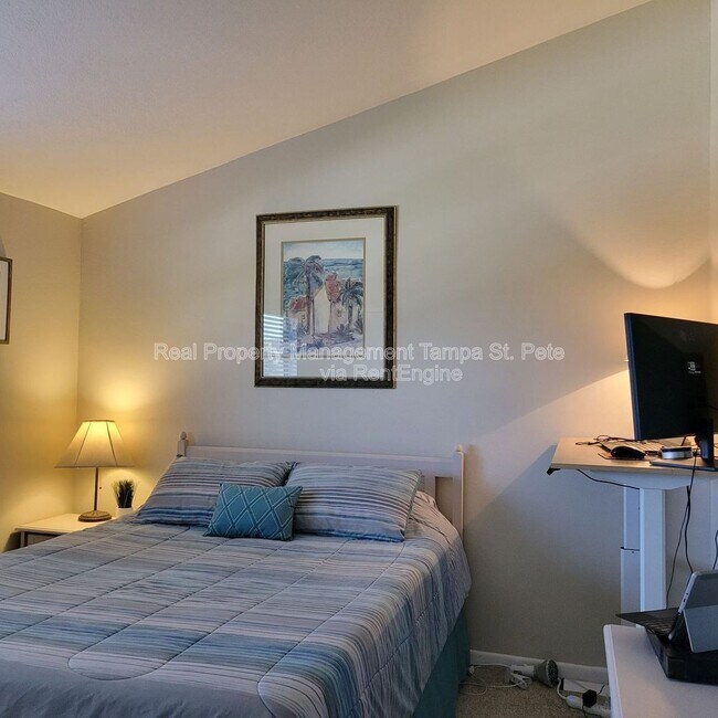 Building Photo - 12310 Capri Cir N