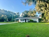 Building Photo - Country Living! 2 Bedroom Lithia