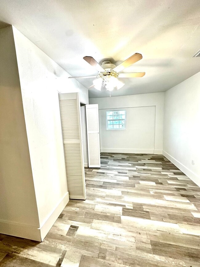 Building Photo - 600 W Mimosa St