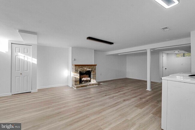 Building Photo - 1906 Glen Keith Blvd