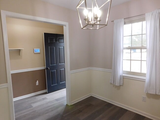 Building Photo - 842 Halifax Cir