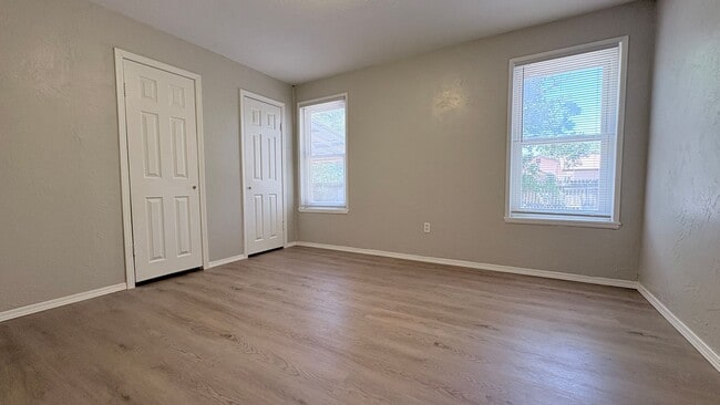 Building Photo - 305 Swinging Spear Rd