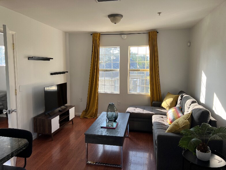 Building Photo - 2078 El Sereno Ave